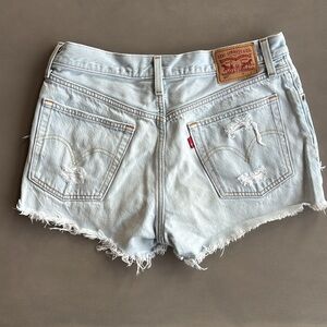 Levi’s Denim Jean Shorts. W28